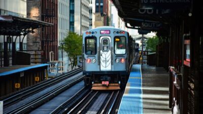 A Chicago train approaches an elevated station platform in the city.